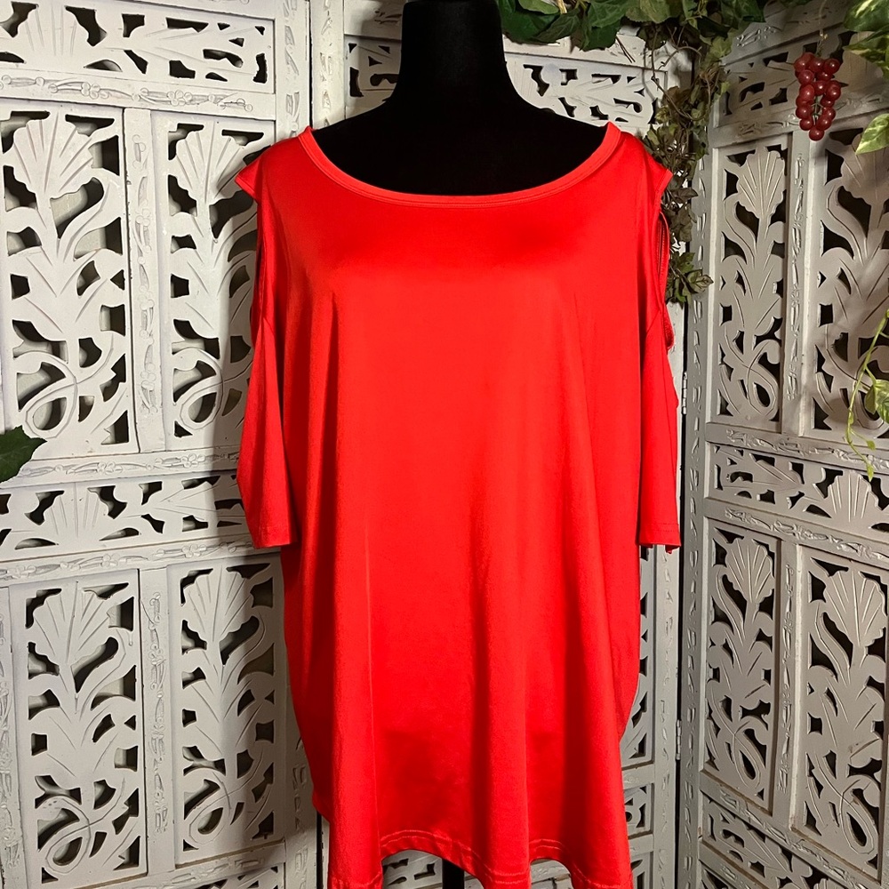 ROARING RED LIGHTWEIGHT STRETCHY COLD SHOULDER SHORT SLEEVE TOP
